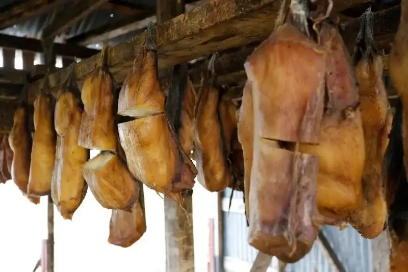Хакарл (Исландын акулны мах)