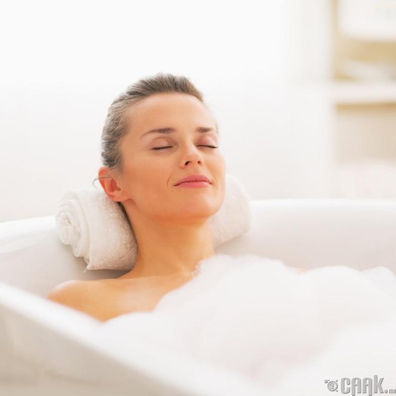 Халуун ваннд хэвтэх